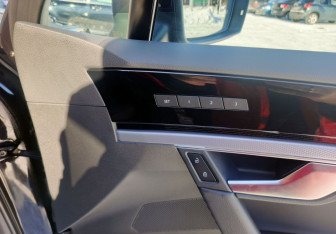 Подержанный автомобиль Volkswagen Touareg 2020 года (21 фото)