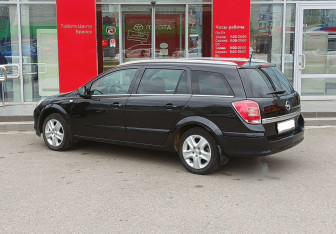 Подержанный автомобиль Opel Astra Wagon 2012 года (7 фото)