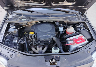 Подержанный автомобиль Renault Logan Sedan 2011 года (11 фото)