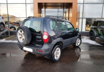 Подержанный автомобиль Chevrolet Niva 2015 года (5 фото)
