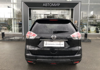 Подержанный автомобиль Nissan X-Trail 2015 года (6 фото)