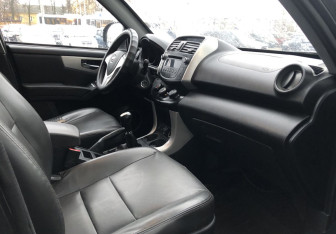 Подержанный автомобиль Lifan X60 2014 года (9 фото)