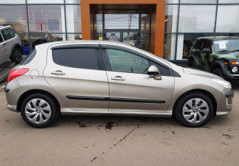Подержанный автомобиль Peugeot 308 Hatchback 2010 года (4 фото)