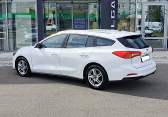 Подержанный автомобиль Ford Focus Wagon 2020 года (7 фото)