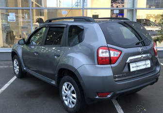 Подержанный автомобиль Nissan Terrano 2014 года (7 фото)