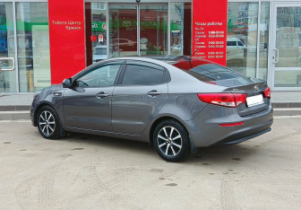 Подержанный автомобиль Kia Rio Sedan 2017 года (7 фото)