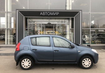 Подержанный автомобиль Renault Sandero 2011 года (4 фото)