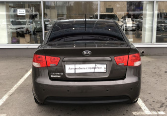 Подержанный автомобиль Kia Cerato Sedan 2009 года (6 фото)