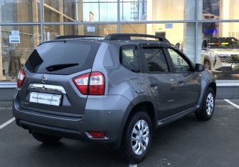 Подержанный автомобиль Nissan Terrano 2014 года (5 фото)