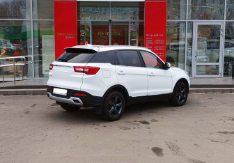Подержанный автомобиль Lifan X70 2018 года (5 фото)