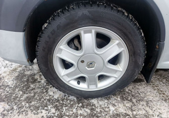 Подержанный автомобиль Renault Logan Sedan 2007 года (10 фото)