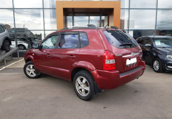 Подержанный автомобиль Hyundai Tucson 2008 года (7 фото)