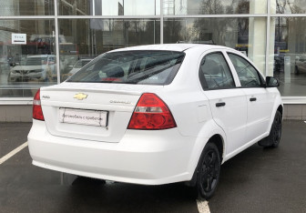 Подержанный автомобиль Chevrolet Aveo Sedan 2011 года (5 фото)