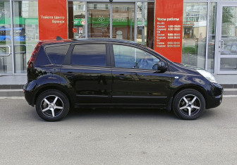 Подержанный автомобиль Nissan Note 2013 года (4 фото)