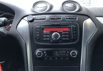 Подержанный автомобиль Ford Mondeo Sedan 2011 года (14 фото)