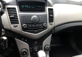 Подержанный автомобиль Chevrolet Cruze Sedan 2011 года (14 фото)