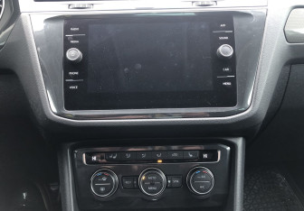 Подержанный автомобиль Volkswagen Tiguan 2018 года (14 фото)