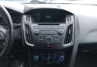 Подержанный автомобиль Ford Focus Wagon 2017 года (12 фото)