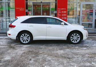 Подержанный автомобиль Toyota Venza 2014 года (4 фото)