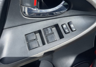 Подержанный автомобиль Toyota RAV4 2010 года (13 фото)