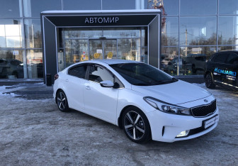 Подержанный автомобиль Kia Cerato Sedan 2017 года (3 фото)
