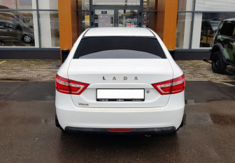 Подержанный автомобиль LADA (ВАЗ) Vesta Sedan 2016 года (6 фото)