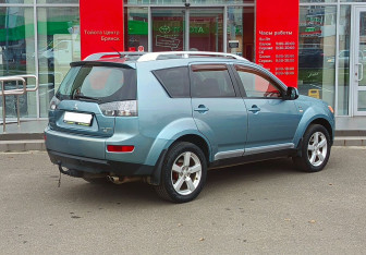 Подержанный автомобиль Mitsubishi Outlander 2008 года (5 фото)