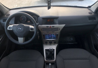 Подержанный автомобиль Opel Astra Hatchback 2008 года (10 фото)