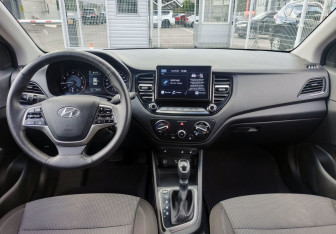 Подержанный автомобиль Hyundai Solaris Sedan 2022 года (15 фото)