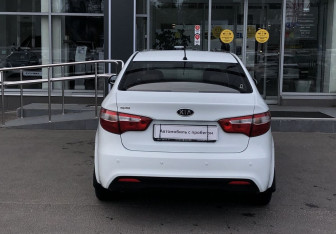 Подержанный автомобиль Kia Rio Sedan 2012 года (6 фото)