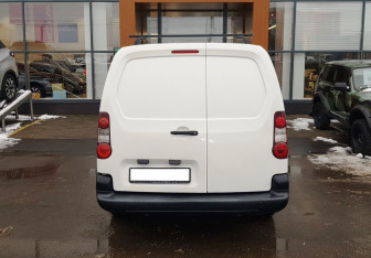 Подержанный автомобиль Peugeot Partner 2013 года (6 фото)