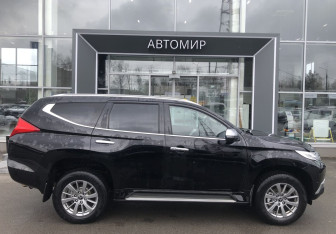 Подержанный автомобиль Mitsubishi Pajero Sport 2018 года (4 фото)