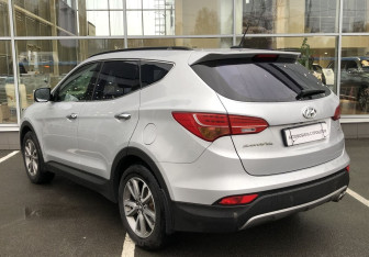 Подержанный автомобиль Hyundai Santa Fe 2014 года (7 фото)