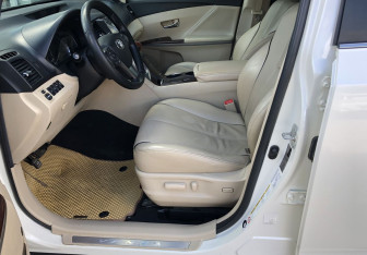 Подержанный автомобиль Toyota Venza 2013 года (9 фото)