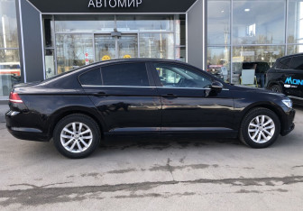 Подержанный автомобиль Volkswagen Passat Sedan 2015 года (4 фото)