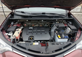 Подержанный автомобиль Toyota RAV4 2017 года (11 фото)