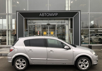 Подержанный автомобиль Opel Astra Hatchback 2005 года (4 фото)