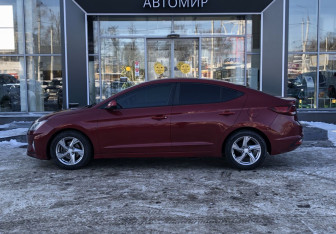 Подержанный автомобиль Hyundai Elantra Sedan 2018 года (8 фото)