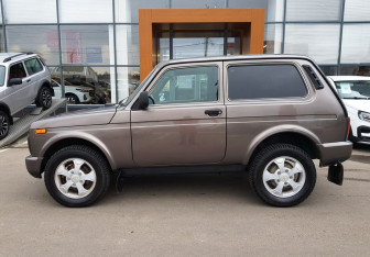 Подержанный автомобиль LADA (ВАЗ) 2121 (4x4) 2017 года (8 фото)