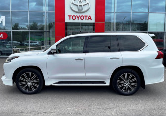 Подержанный автомобиль Lexus LX 2020 года (7 фото)
