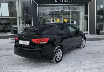 Подержанный автомобиль Kia Cerato Sedan 2011 года (5 фото)