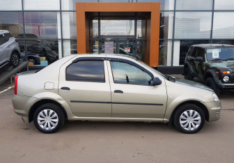 Подержанный автомобиль Renault Logan Sedan 2011 года (4 фото)