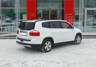 Подержанный автомобиль Chevrolet Orlando 2012 года (5 фото)