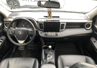 Подержанный автомобиль Toyota RAV4 2014 года (10 фото)