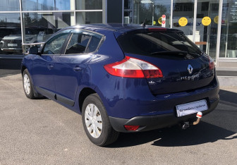 Подержанный автомобиль Renault Megane Hatchback 2010 года (5 фото)