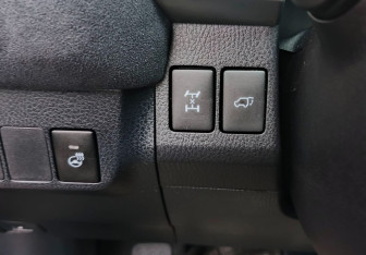 Подержанный автомобиль Toyota RAV4 2016 года (17 фото)