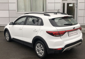 Подержанный автомобиль Kia Rio Hatchback 2017 года (7 фото)