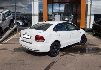 Подержанный автомобиль Volkswagen Polo Sedan 2018 года (5 фото)