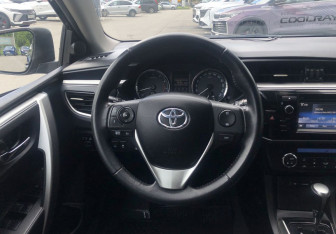 Подержанный автомобиль Toyota Corolla Sedan 2013 года (12 фото)