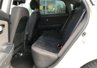 Подержанный автомобиль Hyundai Elantra Sedan 2010 года (11 фото)